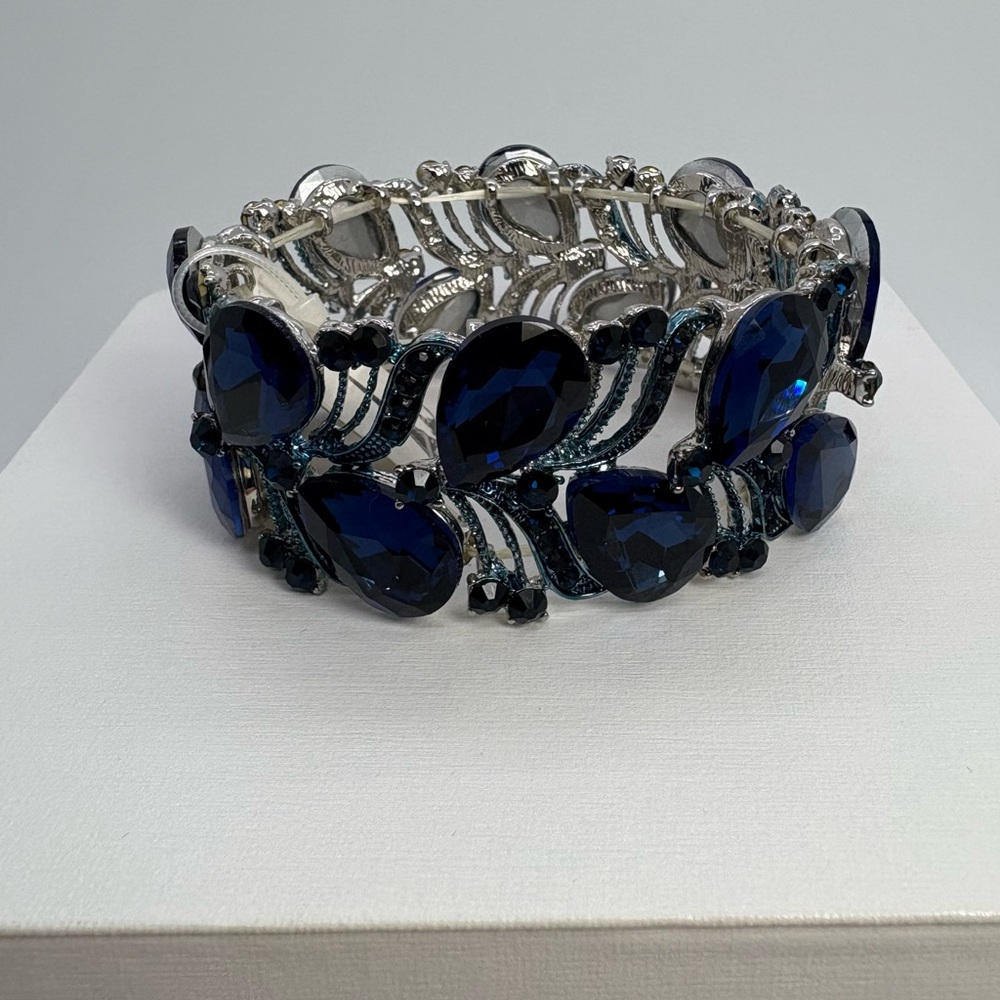 Navy Blue Indigo Crystal Teardrop Design Stretch Silver Tone Bracelet, Brand New